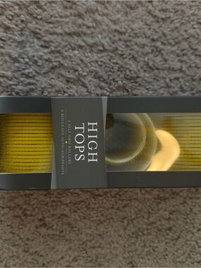 Drybar High Tops Self-Grip Rollers in Yellow